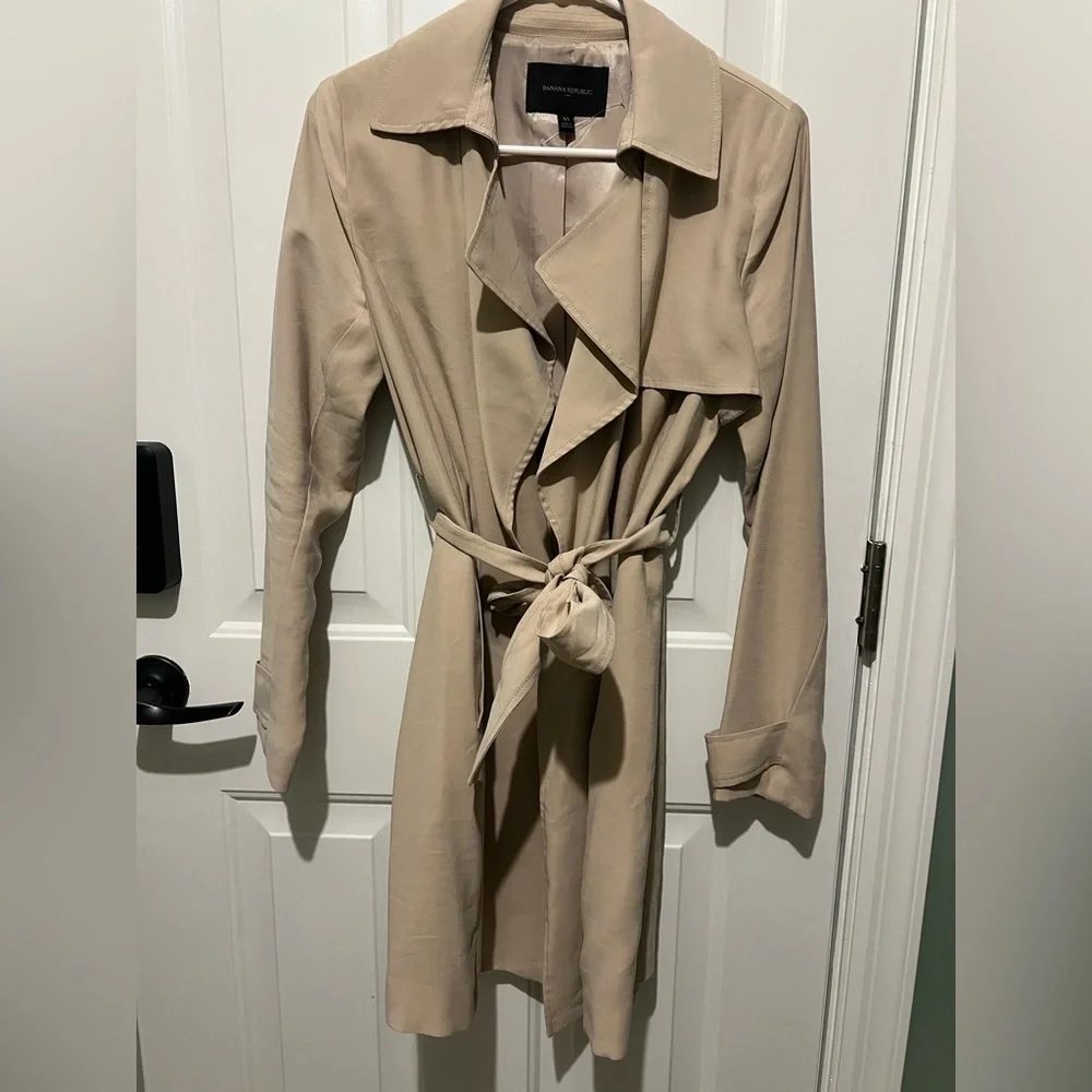 Banana Republic Light Beige Trench Coat - Picture 1 of 3